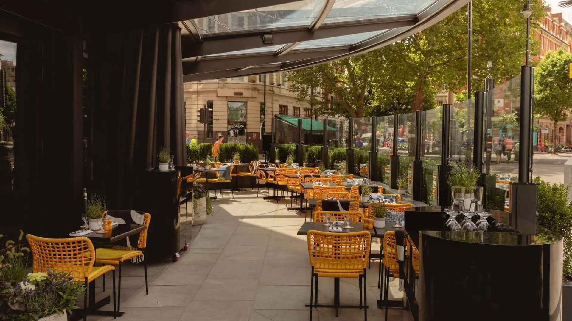 Art'Otel London Hoxton, Powered By Radisson Hotels 4*,